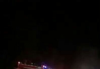 海豐一輛大車突然起火，消防和警方迅速趕赴現場處置