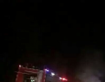 海豐一輛大車突然起火，消防和警方迅速趕赴現場處置